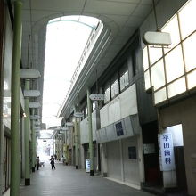 建物自体はきれいなアーケードです。