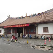 境内入口の正門（天王殿）