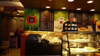 冷房が効いたお店で、コーヒー飲みながらWiFi