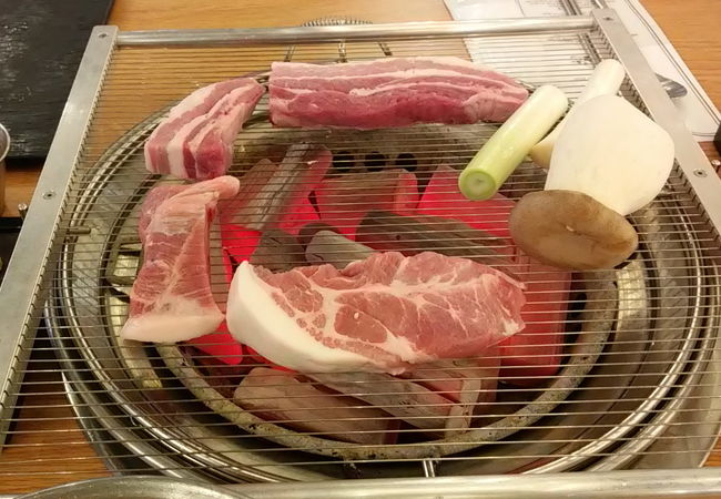 厚切りの、弾力ある新鮮な肉がなにより美味しいです。