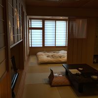 琉球畳のリニューアル部屋。布団が敷いてあるのがありがたい！