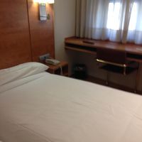 シンプルで清潔な部屋