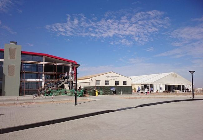 移動は車のみ。スワコップマンドからシャトル・タクシー30分、200ナミビア・ドル