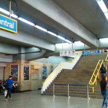 駅の入り口（セントラル・ターミナルの場合）
