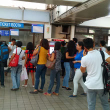 窓口の行列・・・