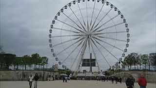 なぜこんなところに観覧車が