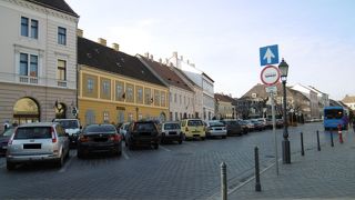 近くに刺繍のお店がいっぱい