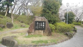 加賀藩の下屋敷跡の一部を公園にしたところ