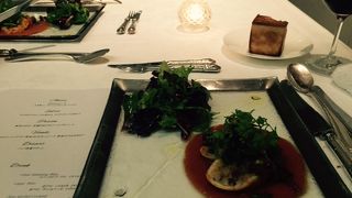 趣のある、レストラン＆ワインバー。