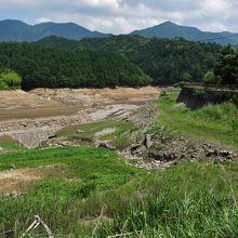 干上がった湖底