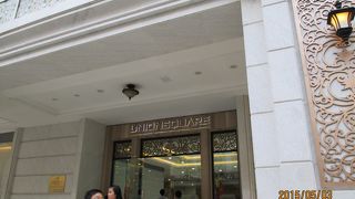 地階にはインテリアや雑貨のお店も。