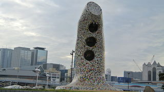 ユニークなデザインの鐘