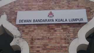 レンガの正面ファサード