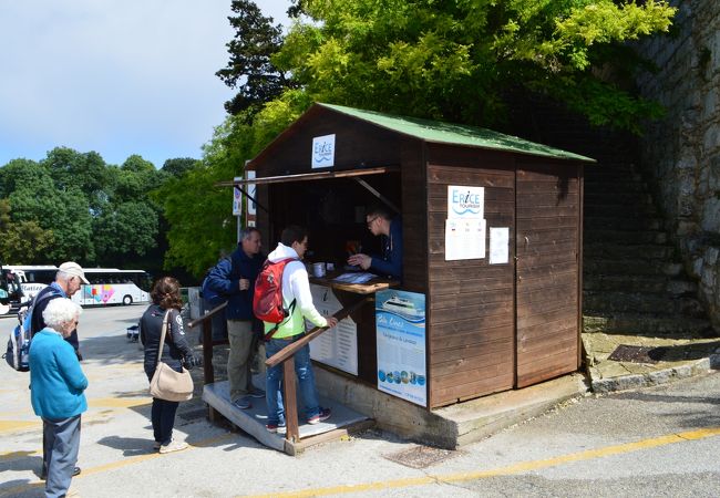 地図をもらってここからスタート。