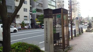 時間の余裕があるときに探しながら歩くと楽しい目白通り。