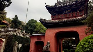 三門は竜宮城への入口のようです。