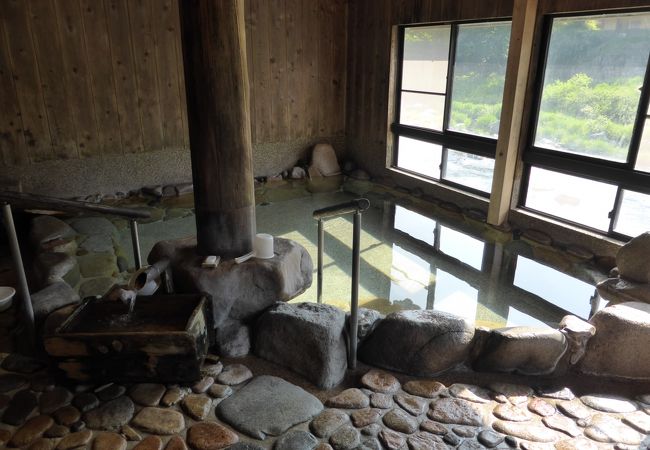 出雲や松江からも近い静かな温泉地