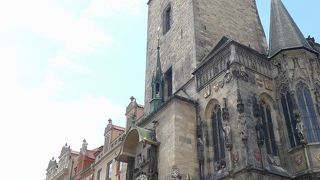 塔からプラハの美しい街並みが見られる