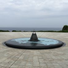 沖縄戦に於けるすべての戦没者のお名前が刻まれています。』by