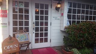 美味しいピザとアットホームな店内✨