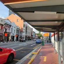 これは、町中のタクシー乗り場です。見た目バス停のようです。