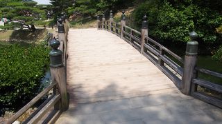 南湖の南側に架かる橋