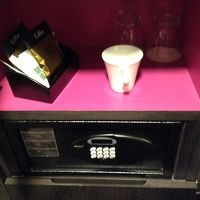 セーフティーボックスはお茶セットの下、もっと上に設置して！