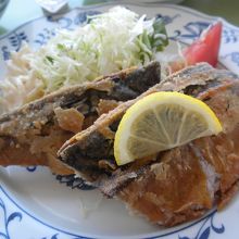 メインの「鯖の竜田揚げ」