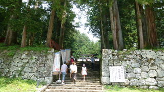 よく考えてみると、御仮殿が必要ですね！