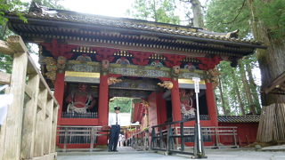 さぁー中へ、ここが入口です！