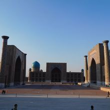 美しいレギスタン広場
