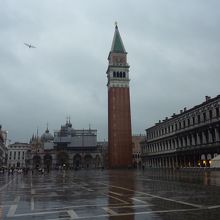 サンマルコ広場から見た正面の姿です