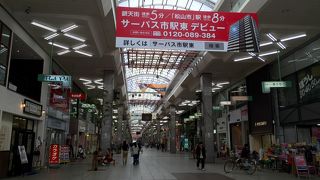 地元に根付いた活気あるアーケード街