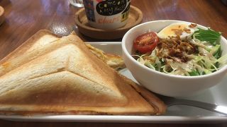 ホットサンドのモーニング！とろ～りチーズがいい感じです