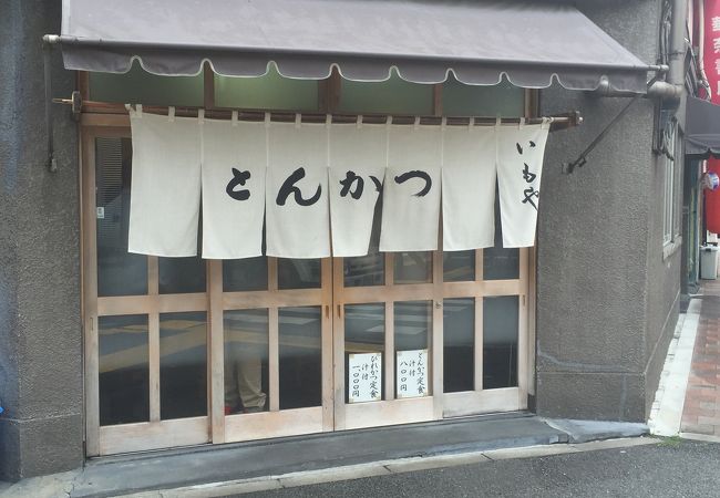 価格の安さで、ランチタイムは賑わいます