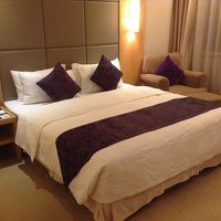 スーペリアキングベッドの部屋。二人でも十分な広さです。