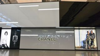 空港ではあまり見かけないブランド