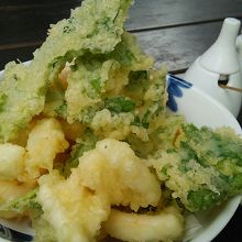 天ぷら。カリッとあがっていて美味しい。