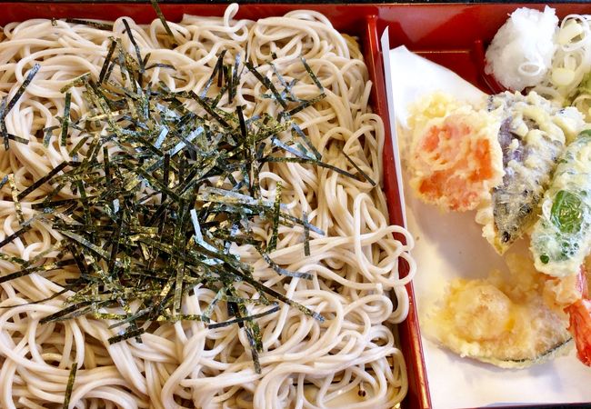 揚げ立ての天ぷらと絶品のお蕎麦で、大満足