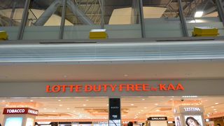 出国エリアの真ん中付近にあります