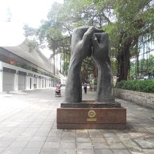 左側にあるのが「ハウスオブアベニューです