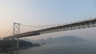 本州と九州を結ぶ　関門橋