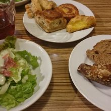 パン食べ放題の種類が豊富です。