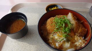 大阪空港のフードコート