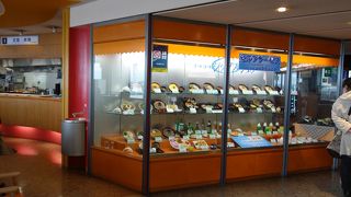 ターミナルの一等地にあるフードコート