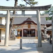 岡崎神社のすぐ隣にある神社