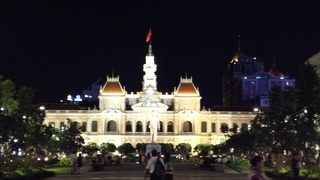 灼熱の中、バラが咲いていました