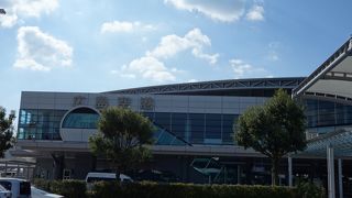 施設が充実したきれいな空港