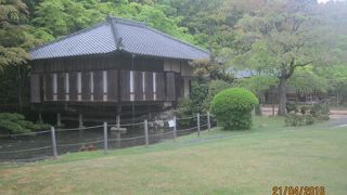 龍野公園内にあります。