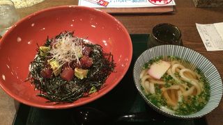 どんめんでおなじみの店